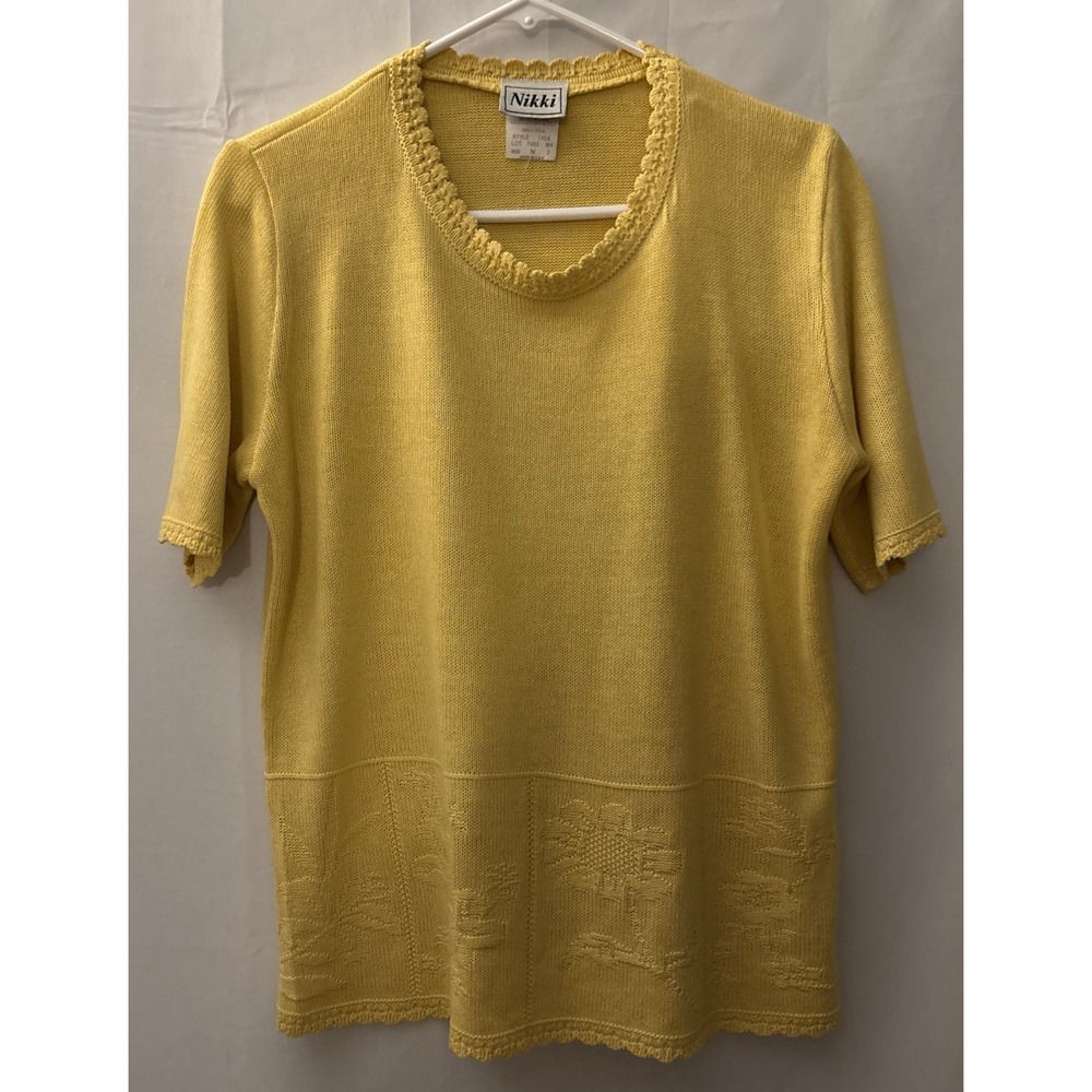 NIKKI SHORT SLEEVE‎ YELLOW PULLOVER SWEATER, Floral Design SIZE M 100%acrylic